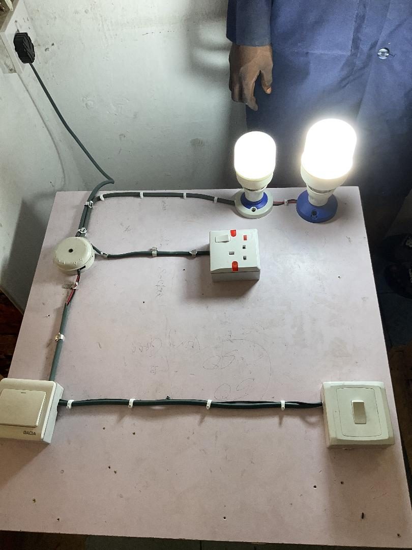 Electrical installation training board with lights